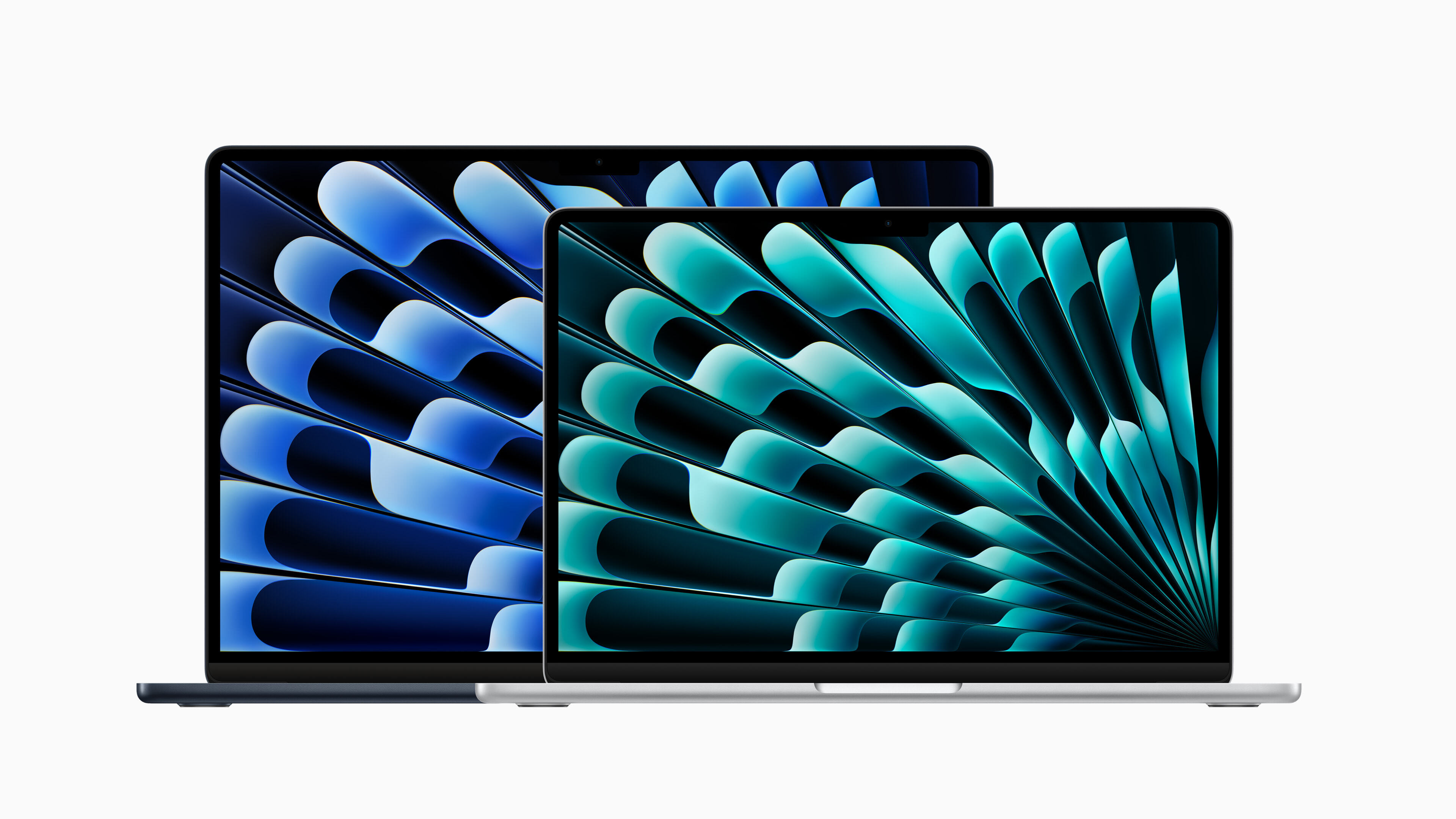 備有兩種完美尺寸，13 吋 MacBook Air 提供極致的行動力，15 吋機型則以纖薄輕巧的設計提供更多螢幕領域進行多工處理。