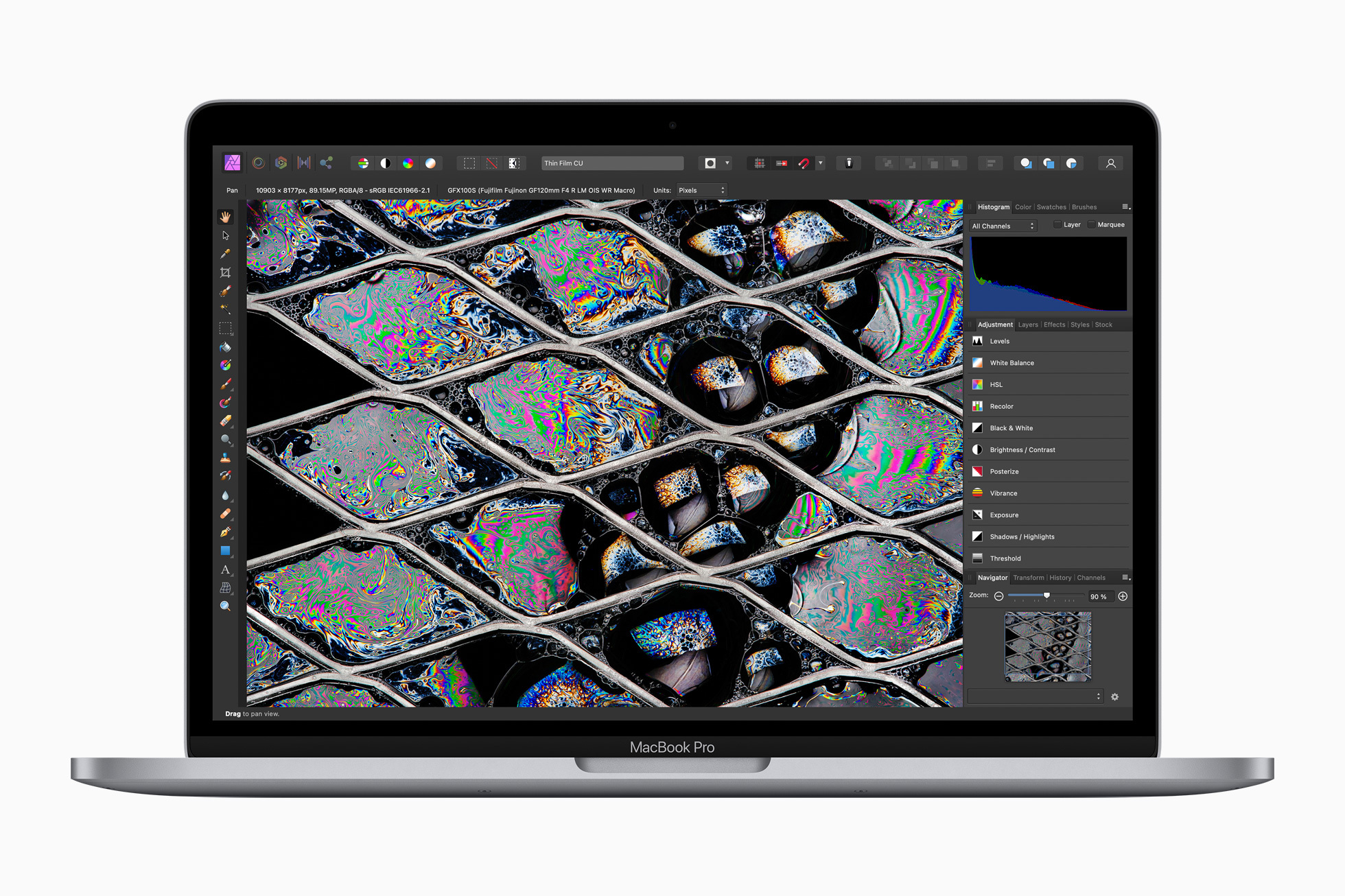 13 吋 MacBook Pro 搭載強大的 M2 晶片，在《Affinity Photo》等 app 上處理 RAW 圖像的速度超越以往。