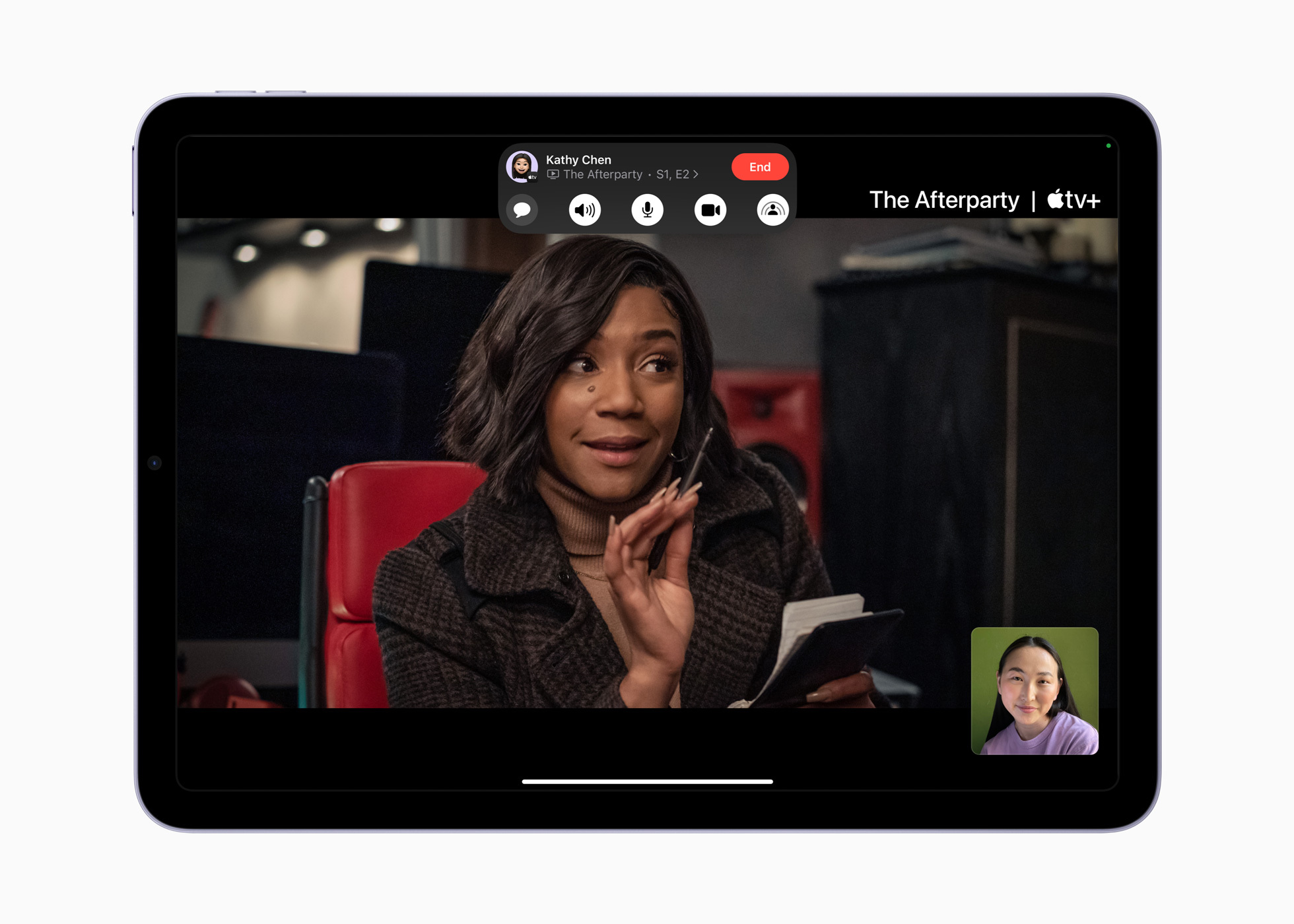 全新 1,200 萬像素超廣角前置相機支援「人物居中」功能，讓 iPad Air 上的視訊會議體驗變得更自然且有參與感。