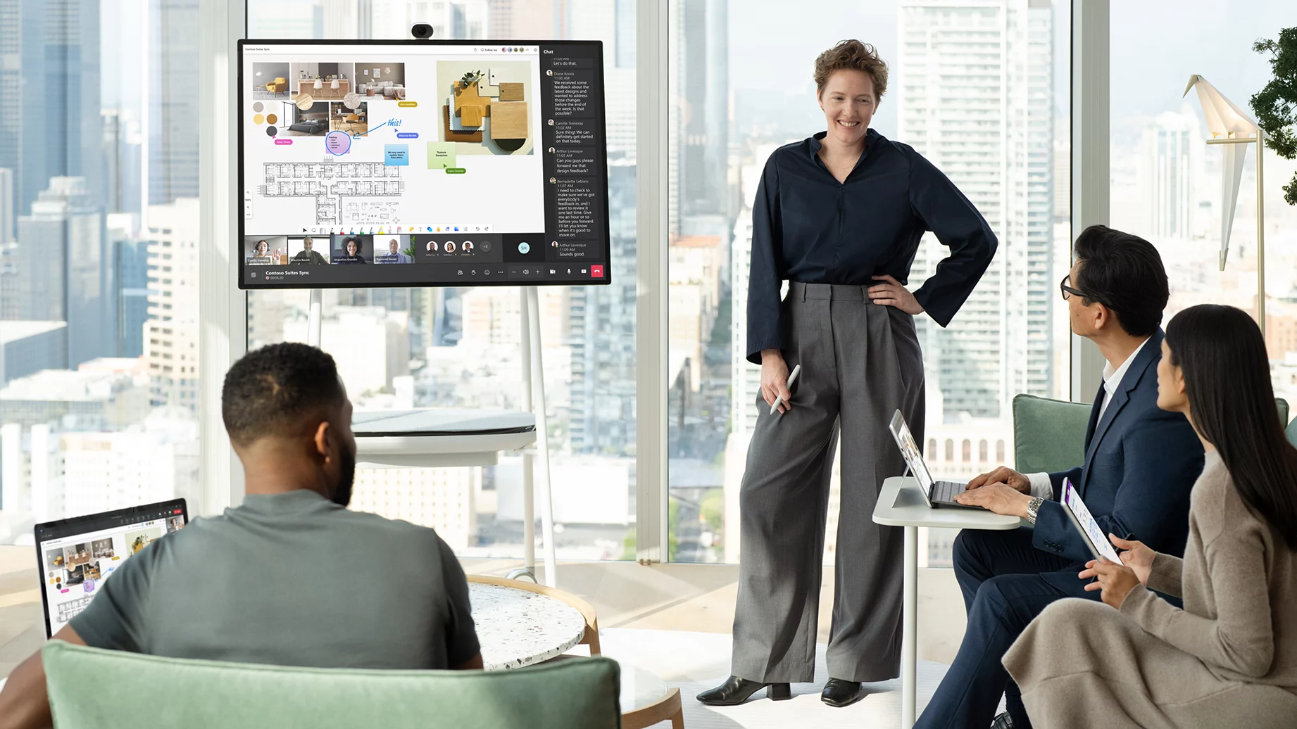 無論他們在哪裡工作，都可讓每個人有一個即時共同建立和共同作業的相同機會。 不論是直接在 Surface Hub 3 上手寫筆跡，還是從自己的電腦上工作，人們都能夠看到他們對於整個團隊的貢獻。